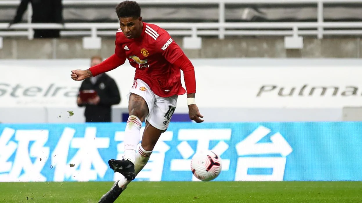 Aubameyang hunde más al Manchester United
