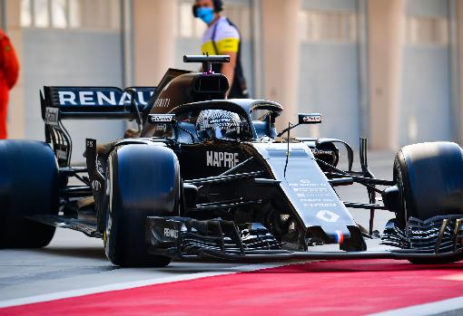 Paliza de Fernando Alonso en Bahrein con el Renault RS18