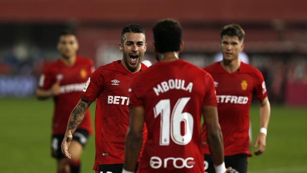 El Mallorca golea a la Ponferradina y se coloca segundo