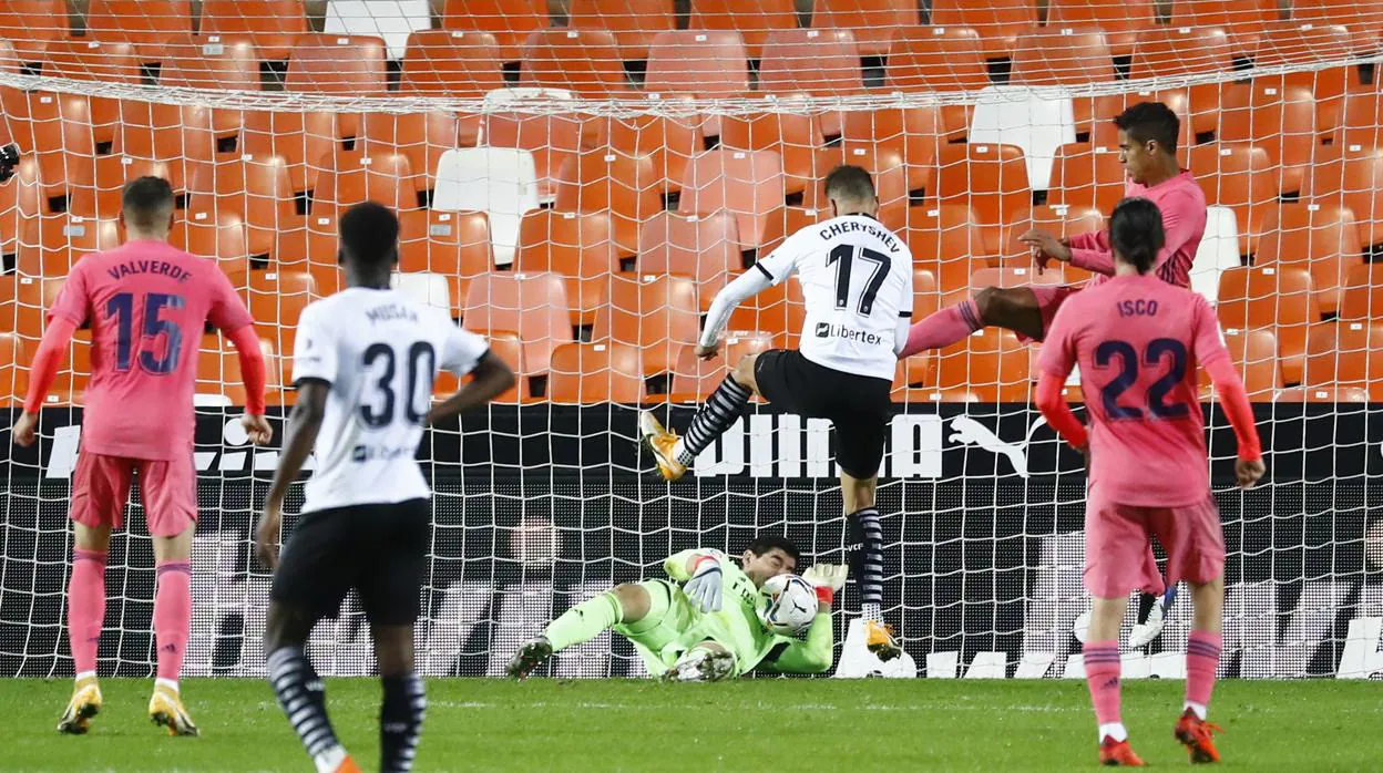 El acierto del VAR con el «gol fantasma» que supuso el 2-1 del Valencia