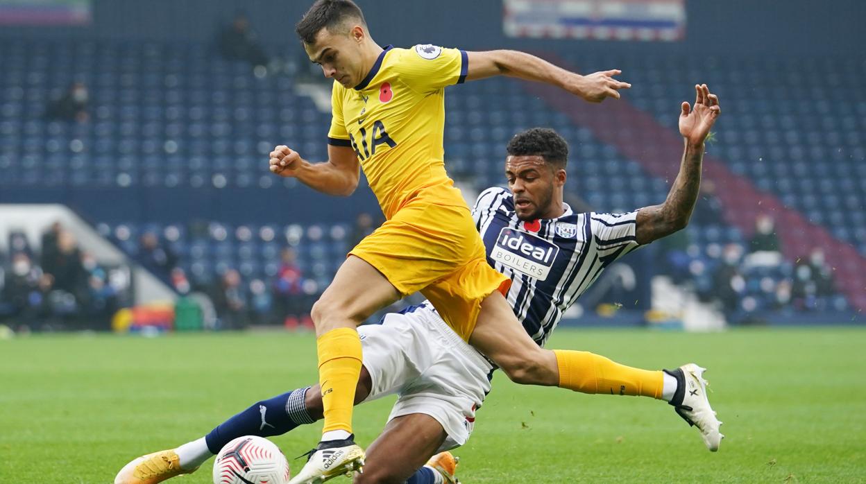 Reguilón, en un partido con el Tottenham