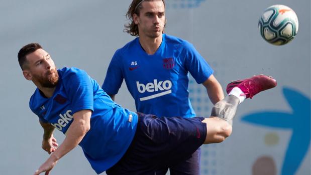 Culpan a Leo Messi del mal rendimiento de Griezmann en el Barcelona