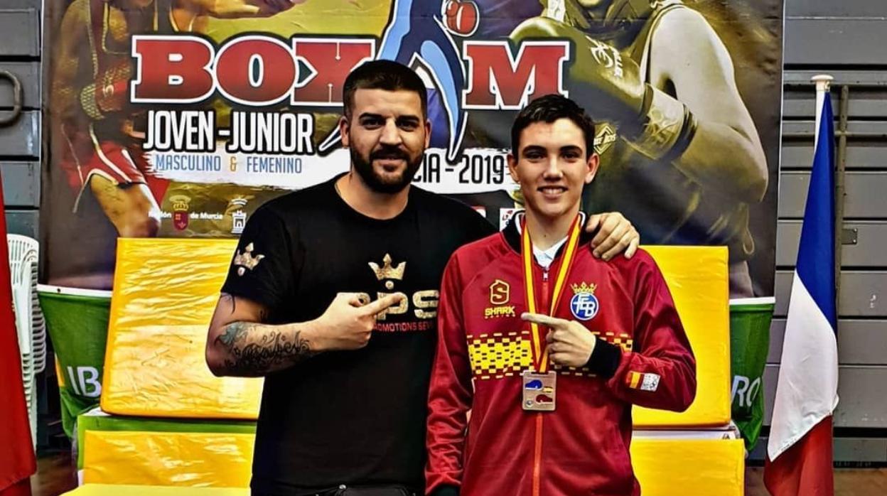 El sevillano Salvador Flores, a la derecha, una de las promesas del boxeo nacional- M. G.