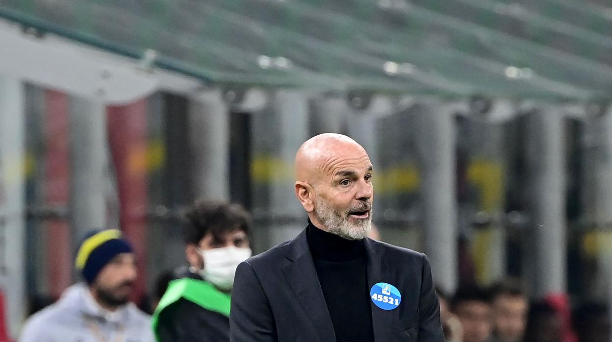 Stefano Pioli, entrenador del AC Milan, da positivo por coronavirus