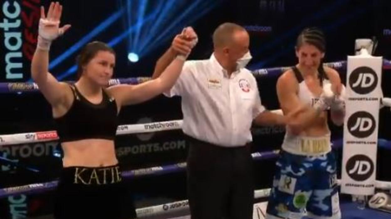 Katie Taylor vence a Miriam Gutiérrez y retiene la corona