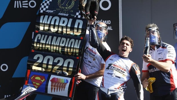 El ingeniero Arenas, campeón del mundo de Moto3