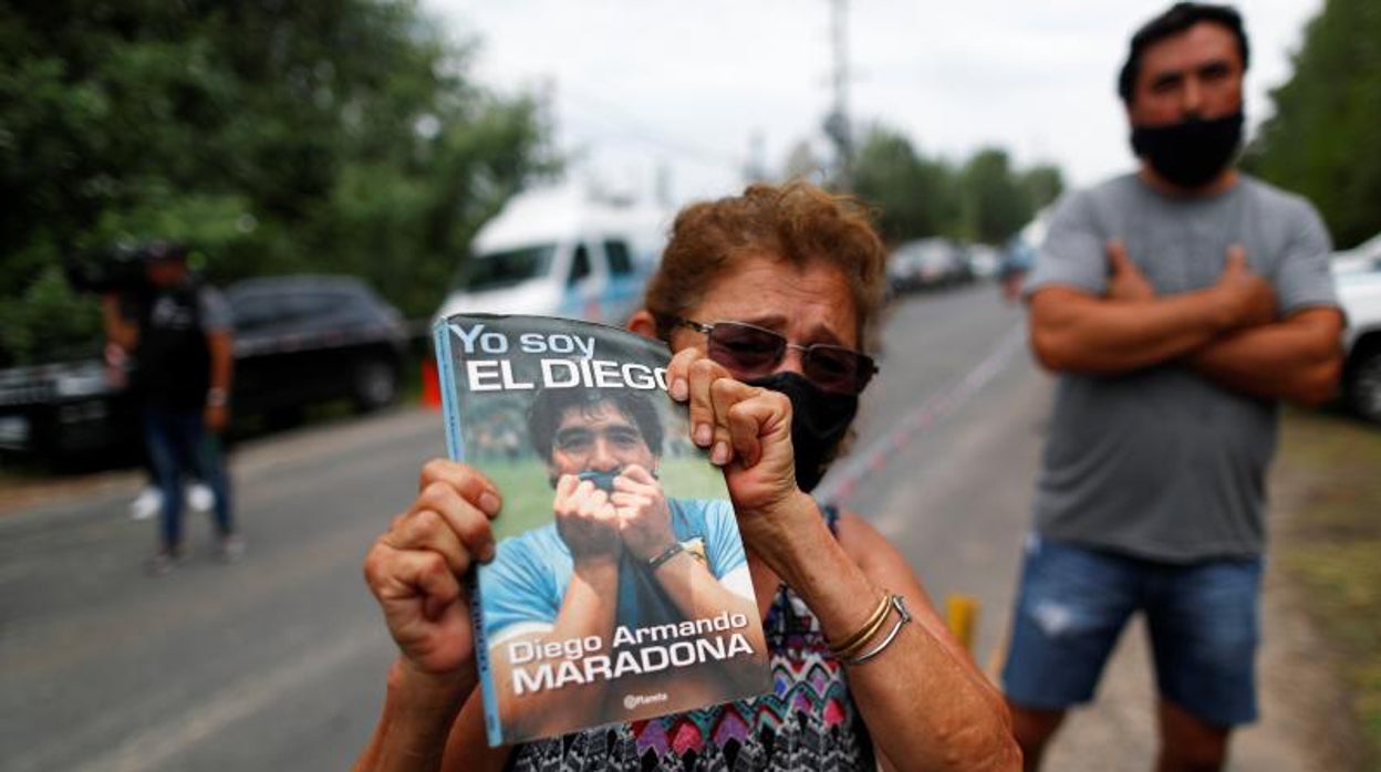 Entrada de la casa de Maradona