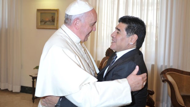 El Papa recuerda «con afecto» y oración a Maradona