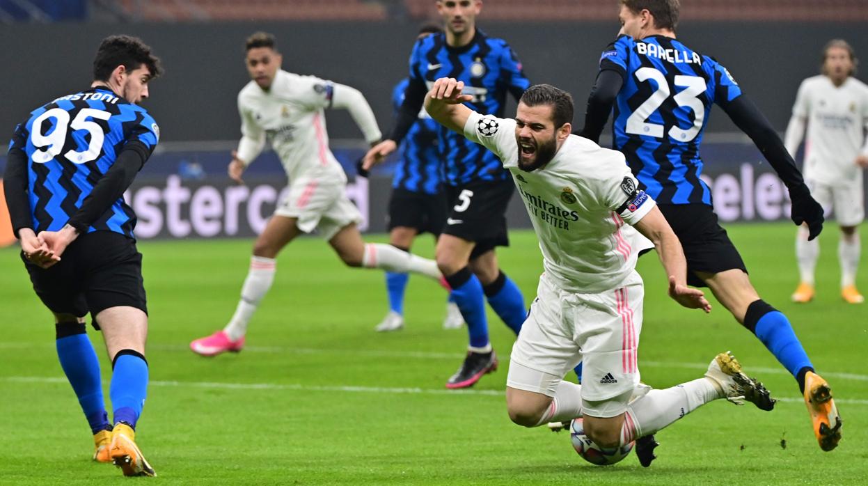 Nacho hace invisible a Lukaku