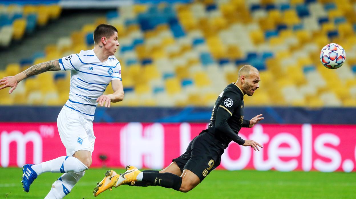 Braithwaite remata a portería ante el Dinamo de Kiev