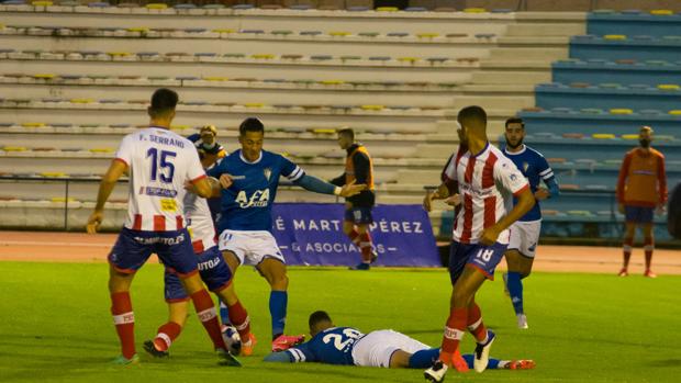 Derrota para el Cádiz B en una jornada que afianza el liderato del Algeciras