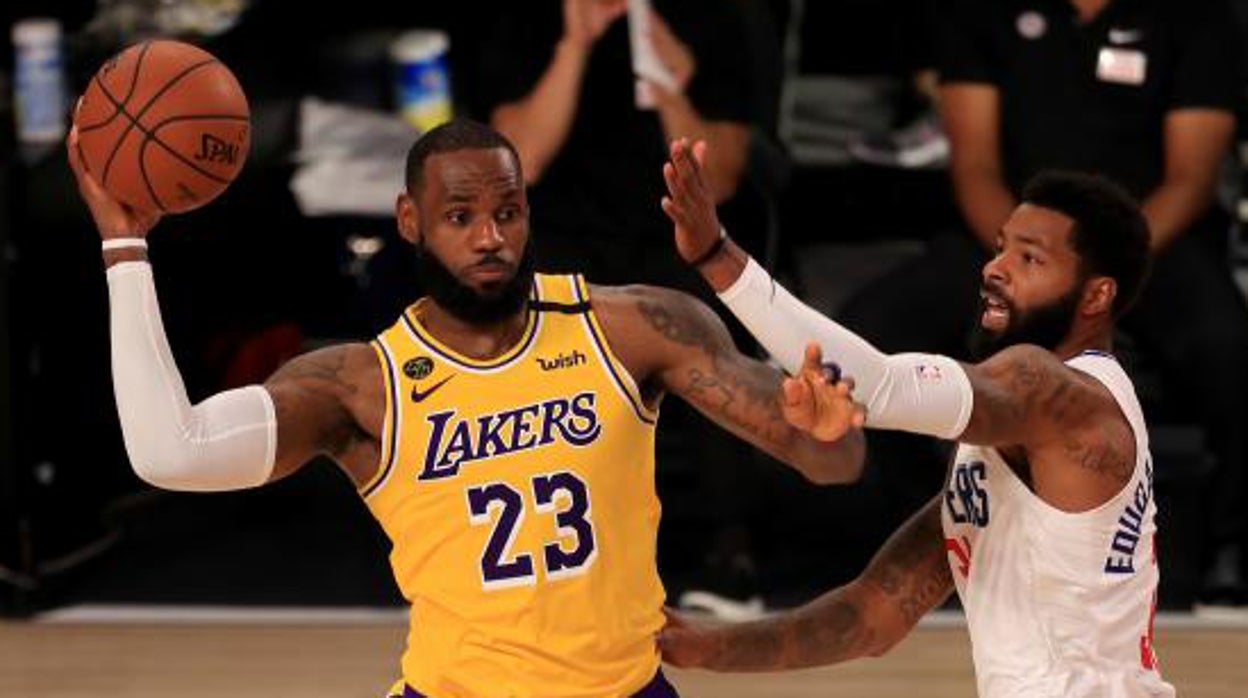 LeBron James renueva dos años por los Lakers por 85 millones de dólares