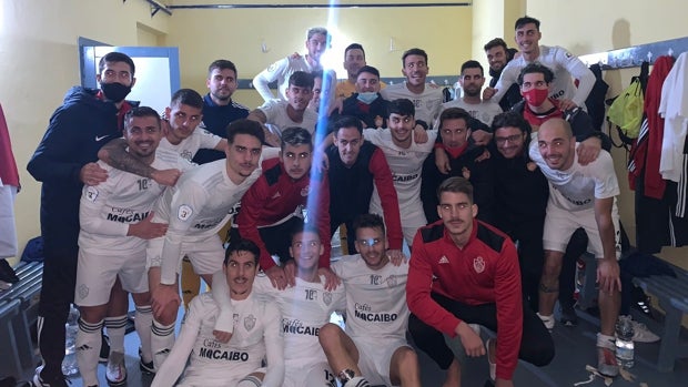 El Utrera vence al Sevilla C con goles de Rober y Plusco y se acerca al liderato