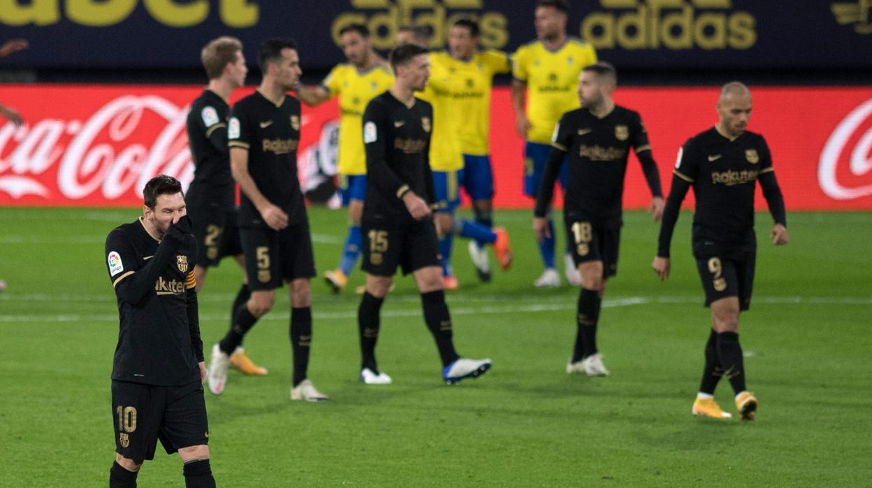 Leo Messi se retira tras jugar el partido ante el Cádiz