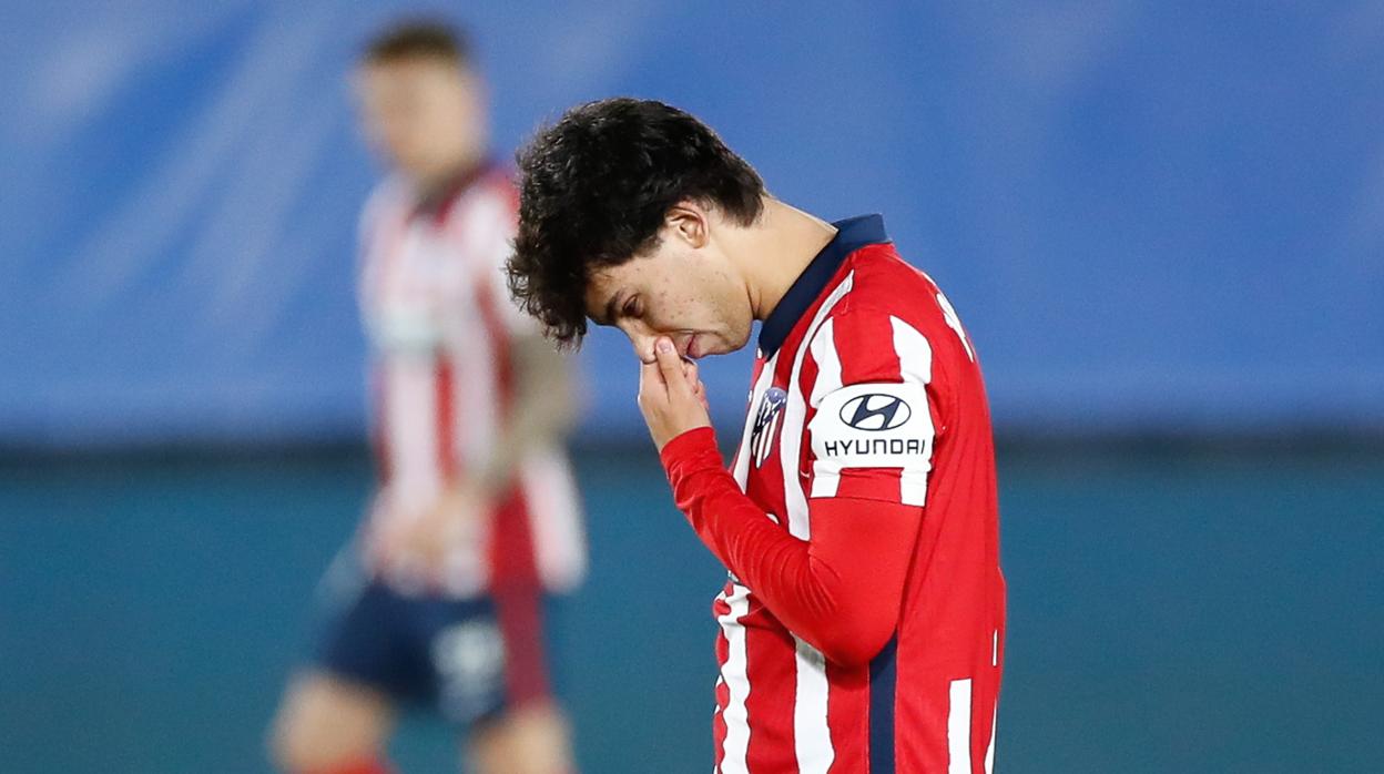 Malas caras con los cambios en el Atlético