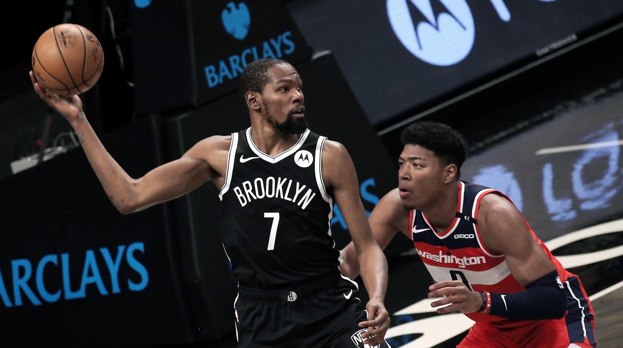 Kevin Durant, durante su estreno con los Nets tras año y medio lesionado