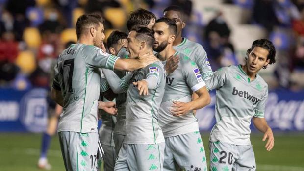 El Betis no da opción a la sorpresa en Murcia