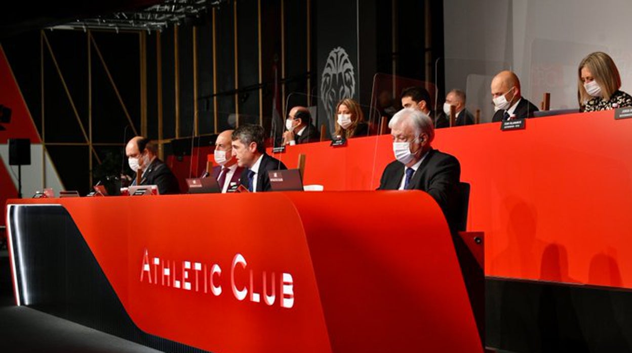 Los socios del Athletic rechazan las cuentas y la gestión de Aitor Elizegui