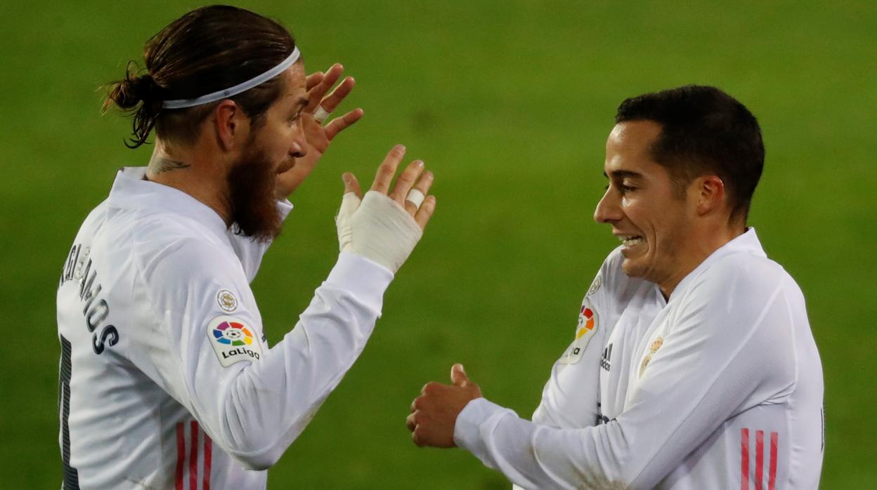 Sergio Ramos y Lucas Vázquez celebran un gol en Liga