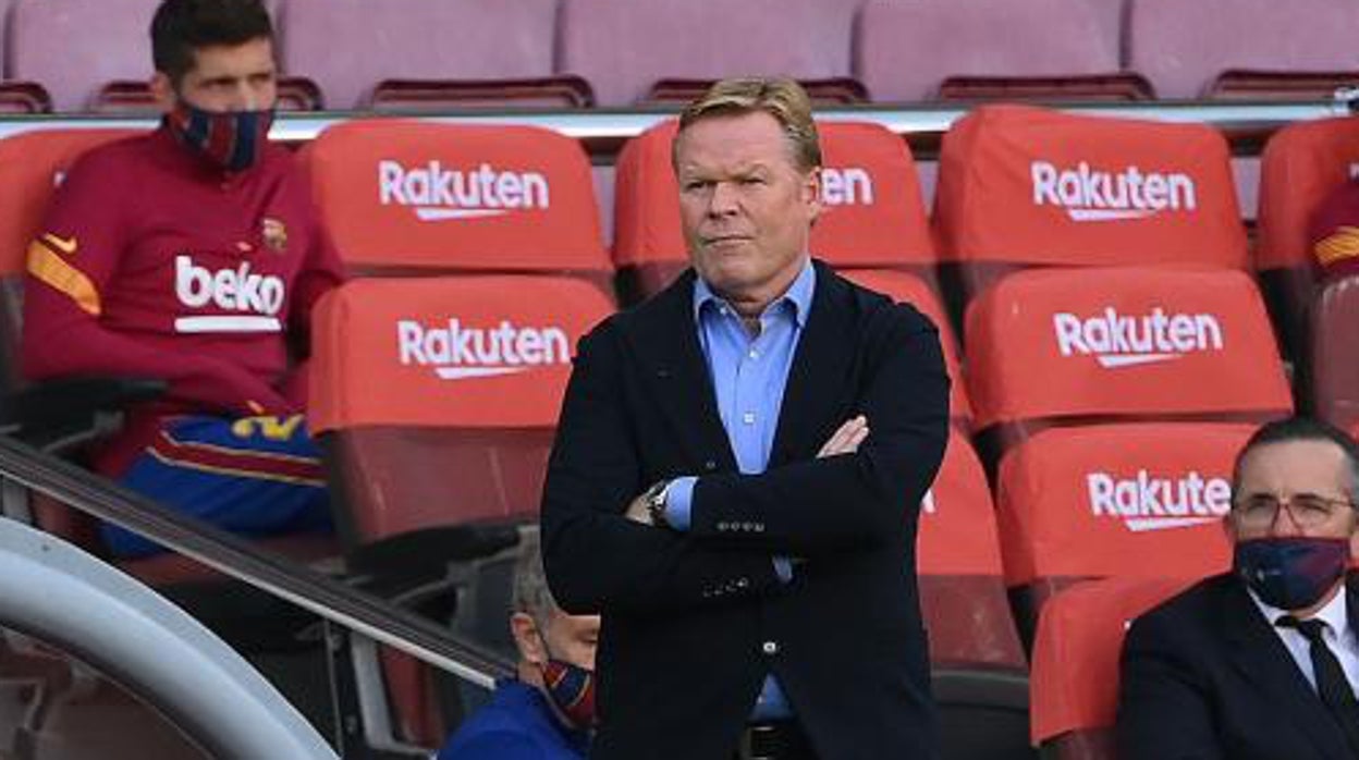 Competición no sanciona a Koeman por sus críticas al árbitro tras el clásico