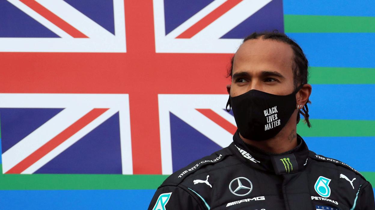 Hamilton y Mercedes se enquistan en la renovación