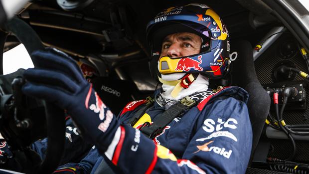 Carlos Sainz estalla contra el Dakar: «Esto es una yincana y no un rally»