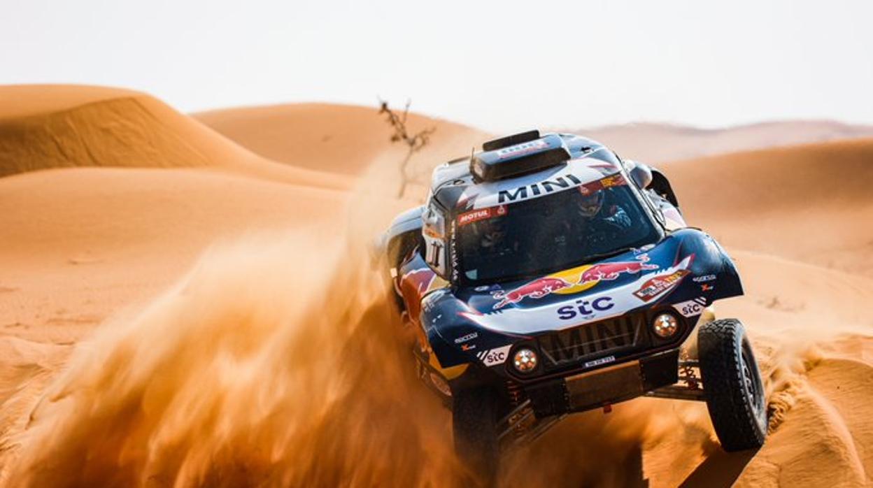 Sainz se rehace en las dunas con una gran victoria