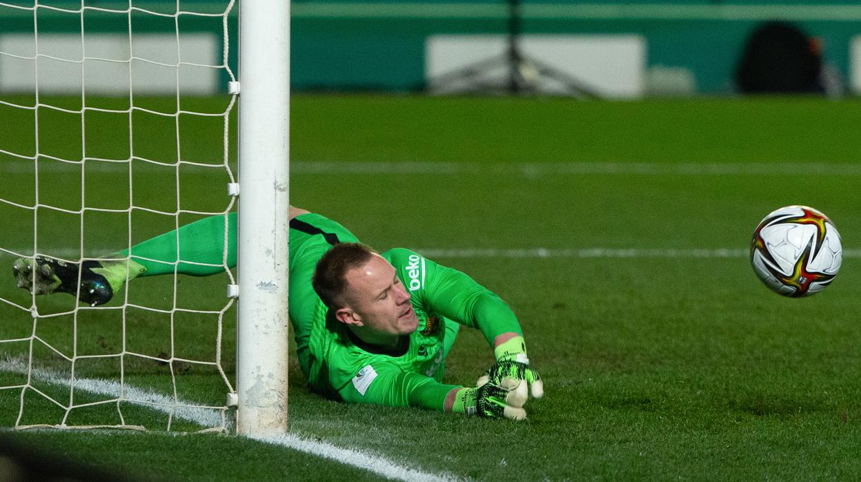 Ter Stegen en el Nuevo Arcángel, donde sería protagonista al parar dos penaltis en la tanda decisiva
