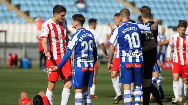 Una manita sonroja al Alavés y da el pase a octavos al Almería