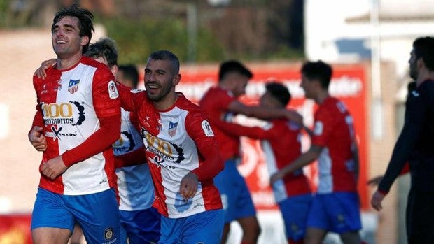 Machada del Navalcarnero en la Copa con dos goles del hijo de Esnáider