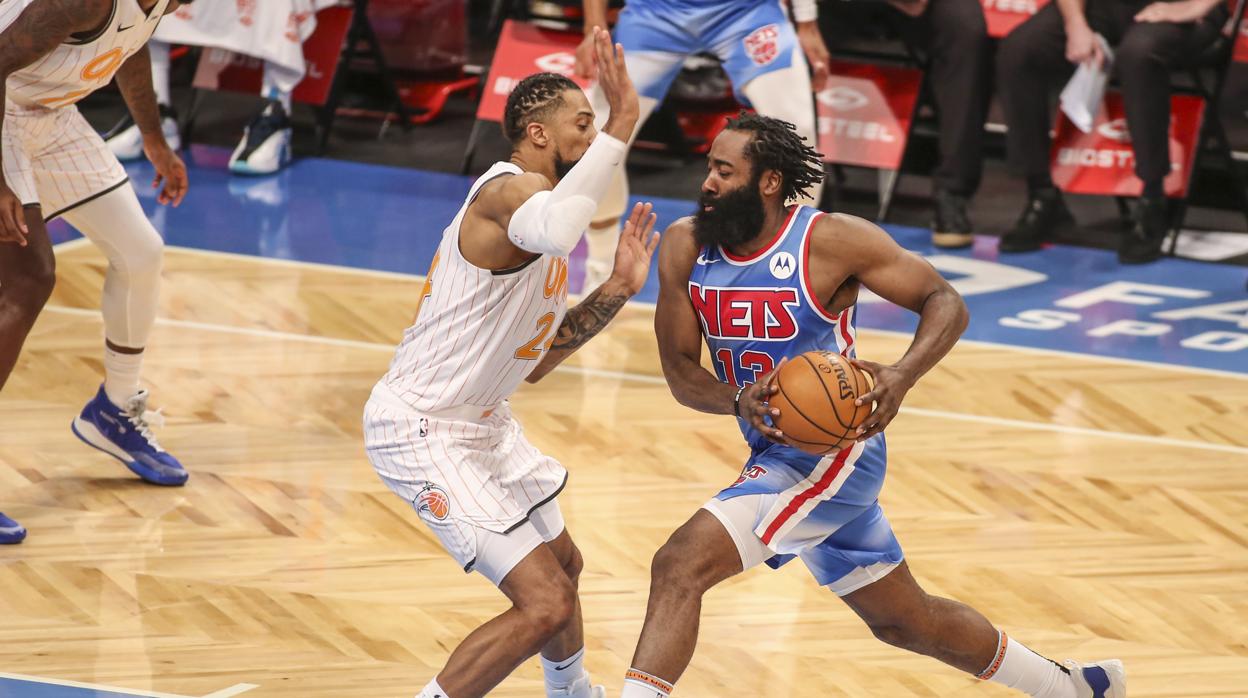 Histórico debut de Harden con los Nets con un triple-doble