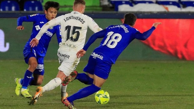 Arambarri agua el debut de Pacheta en el Huesca