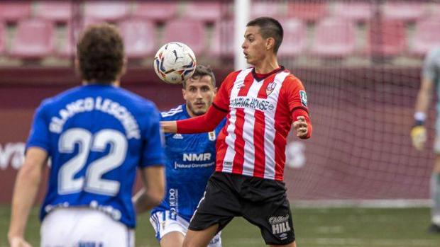 Insulso empate sin goles entre Logroñés y Oviedo