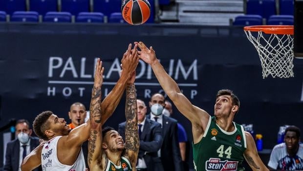 El Madrid acaba con el Panathinaikos en dos cuartos