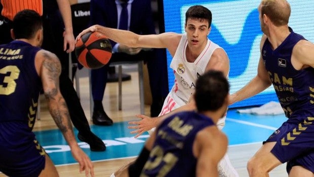 Un Real Madrid de menos a más se impone (98-87) a un «batallador» UCAM