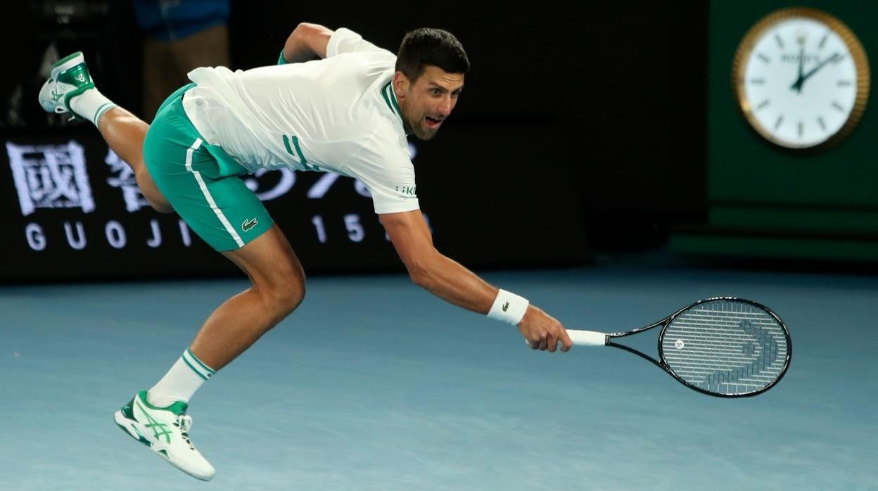 Raonic no se lo pone fácil a Djokovic, que necesita tres horas para meterse en cuartos