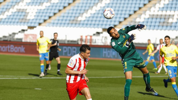 Juan Villar lidera la victoria del Almería