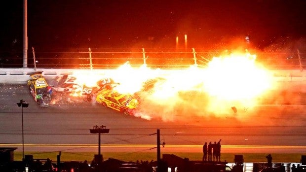 Carambola de 16 coches, rayos y fuego en la Daytona 500 más caótica de la historia