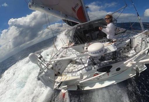 Clément Giraud llegó a Les Sables y Miranda Merron a 300 millas de la llegada