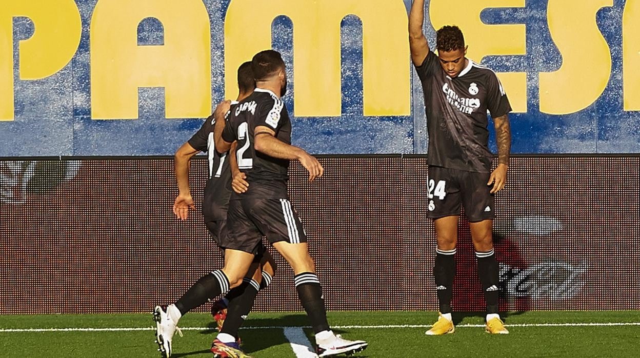 Mariano, titular en Pucela, celebra su gol en Villarreal