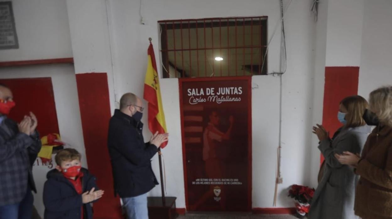 Beardo junto a familiares de Matallanas en la inauguración de la Sala de Juntas del Cuvillo.