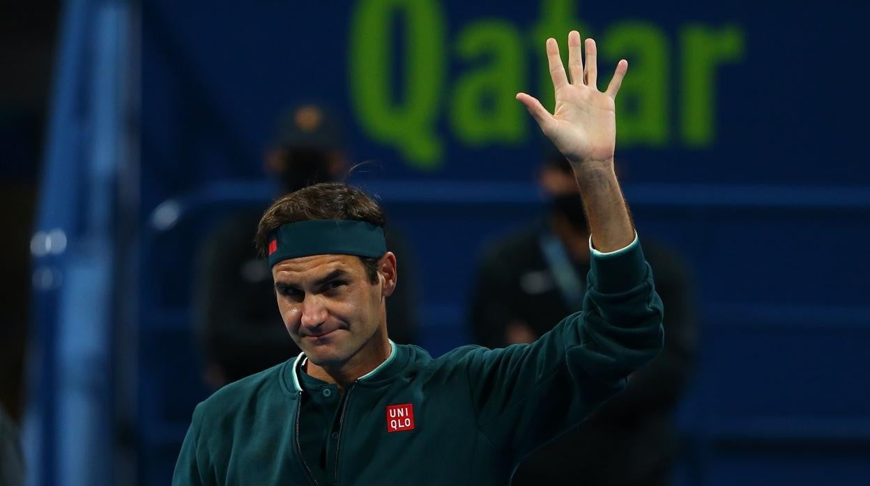 Roger Federer celebra con triunfo la vuelta 405 días después