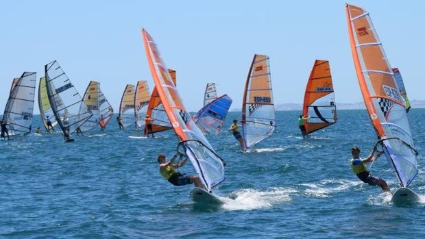 El Nacional Windsurf & Iqfoil Juvenil 2021 en Santa Pola inicia la cuenta atrás