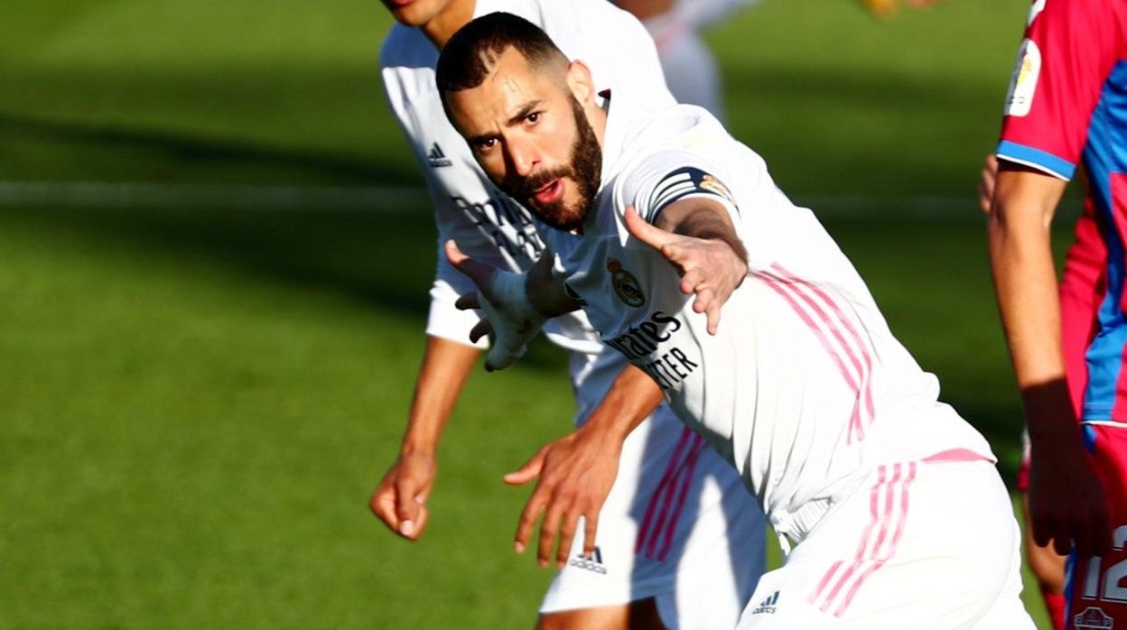 El golazo de Benzema en el 93 que sostiene al Madrid en la Liga