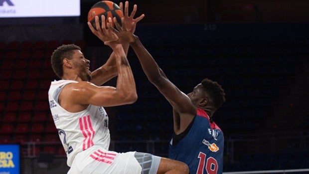 Un gran Tavares sentencia al Baskonia