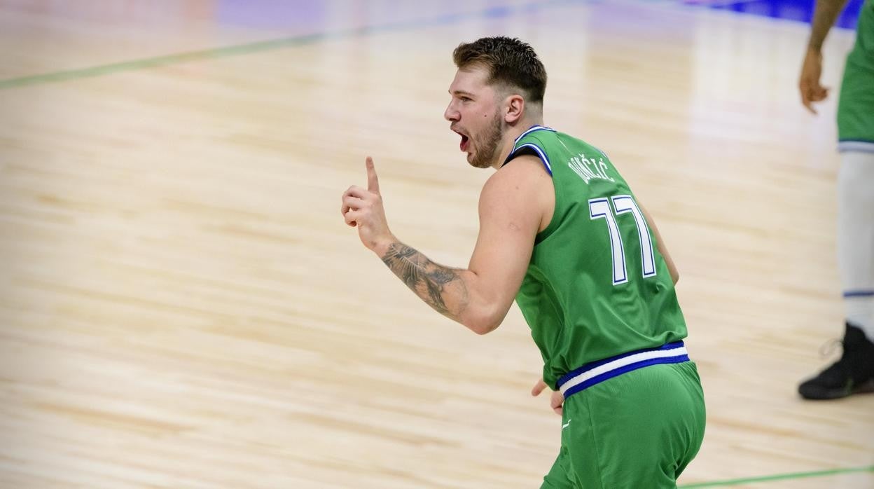 La cariñosa broma de Doncic a una árbitra que se ha hecho viral