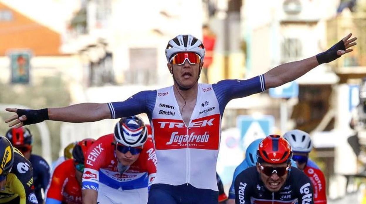 Jasper Stuyven sorprende a los favoritos en la Milán-Sanremo