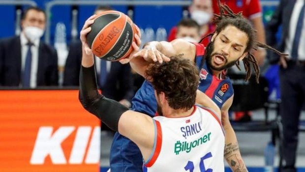 El Baskonia lo intenta, pero no puede con el Efes