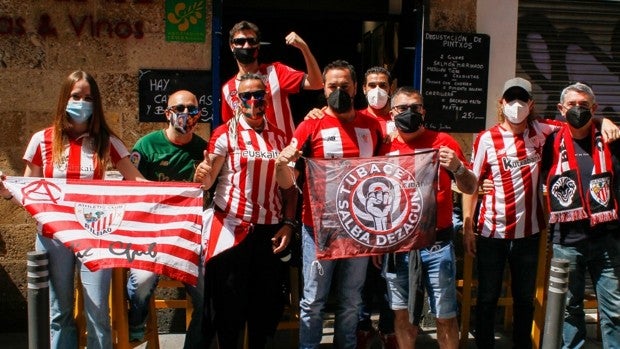 Mayoría de afición del Athletic en Sevilla para la final de la Copa del Rey contra la Real Sociedad