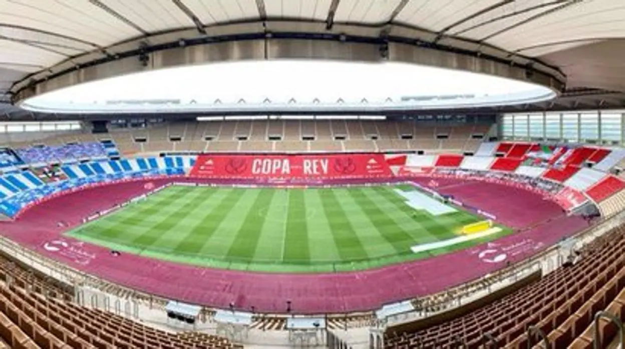 Los colores de la Real Sociedad y el Athletic lucen en las gradas del estadio de La Cartuja